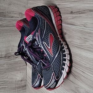 Brooks Ghost 6 Women’s Size 7.5 Gray Pink Running Shoes Athletic Sneakers